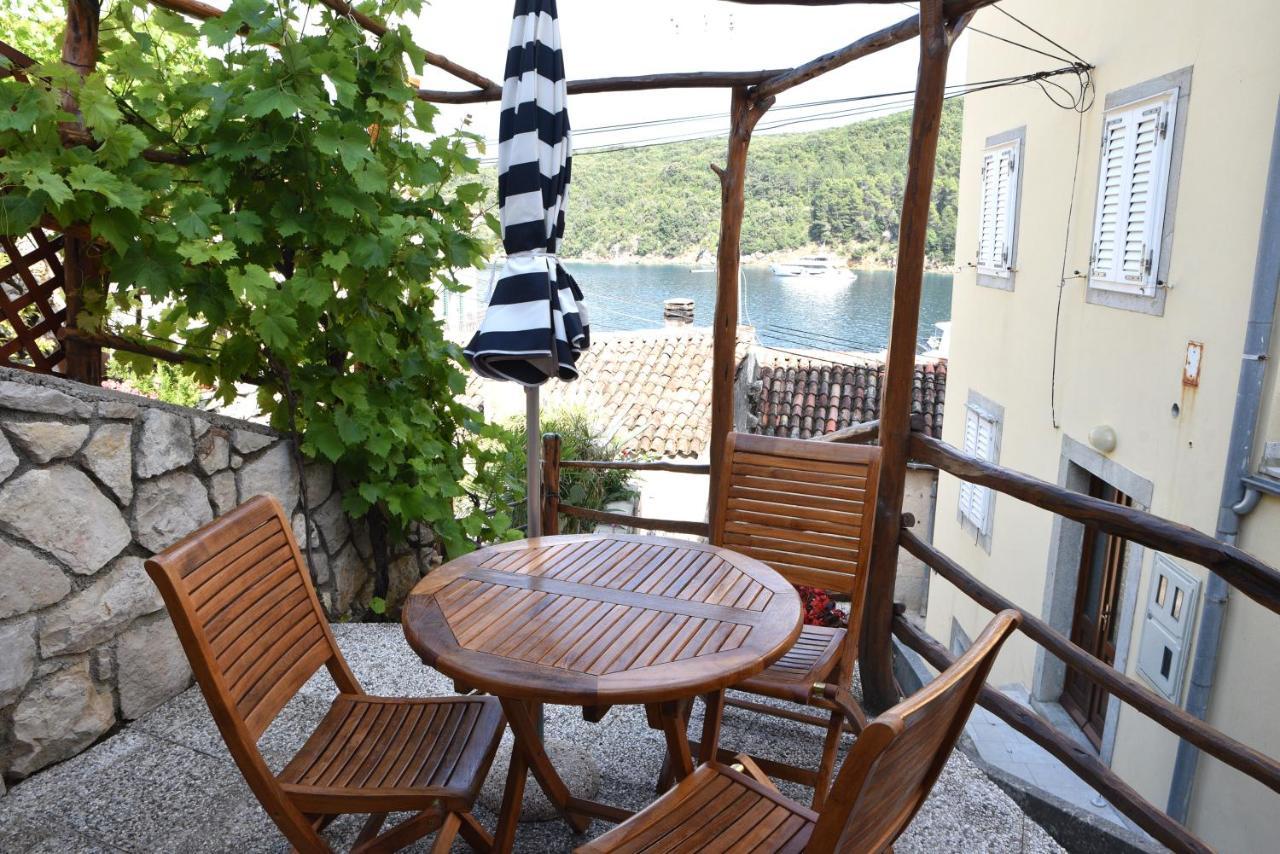 Apartment Anamarija Valun Exterior foto