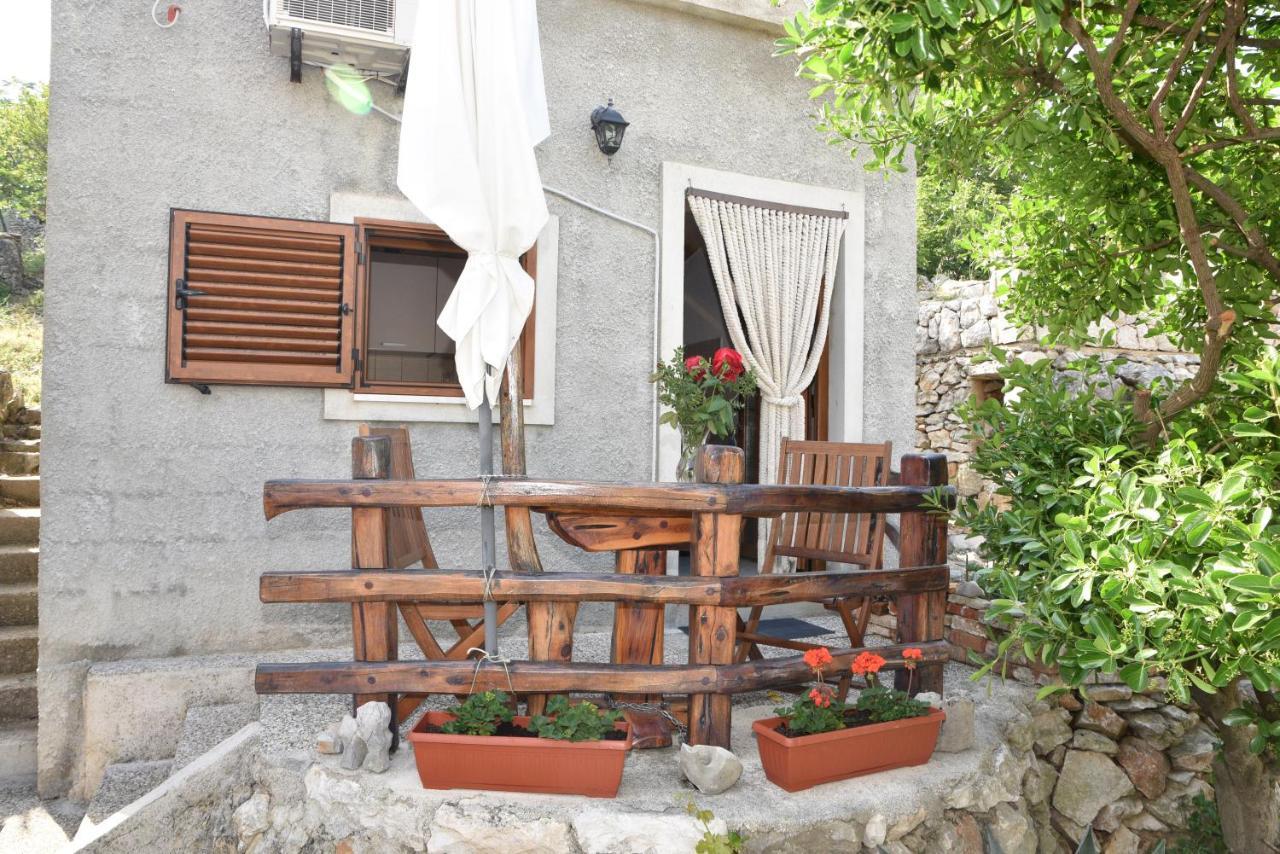 Apartment Anamarija Valun Exterior foto